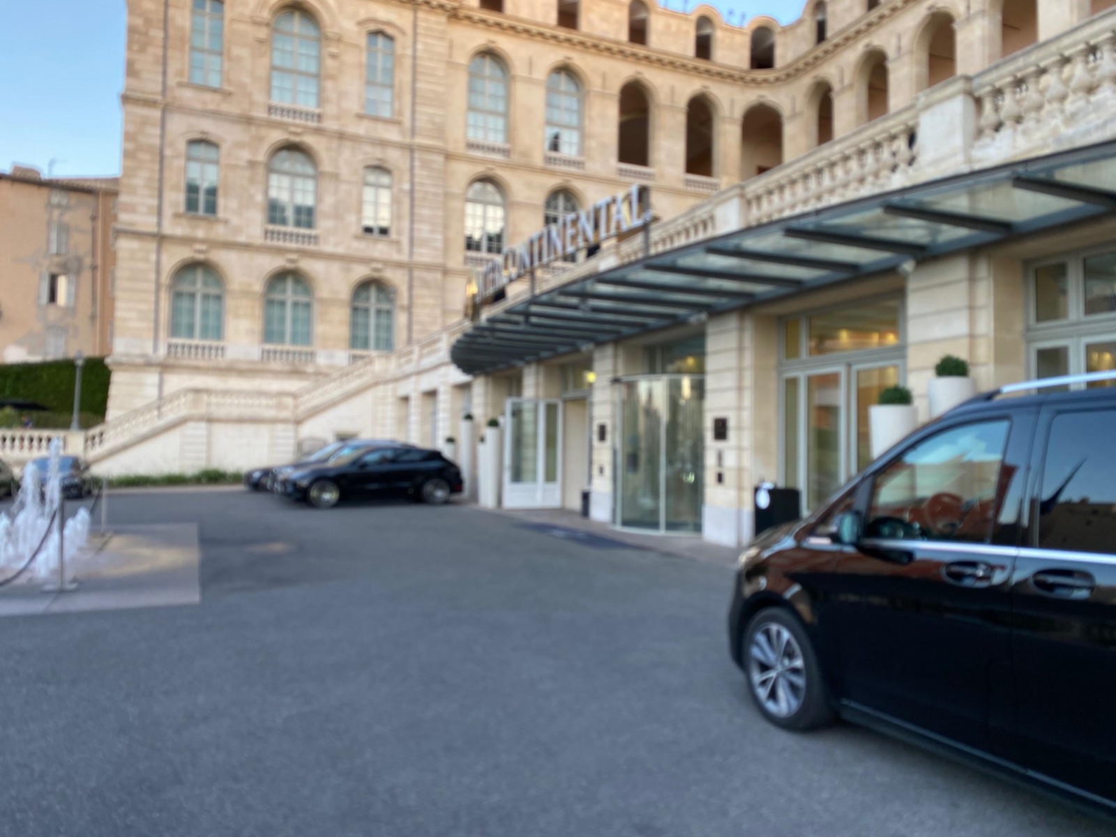 Transfert Privee Pour Particulier Vtc Sur Une Longue Distance De Marseille A Paris Excellium Limousine