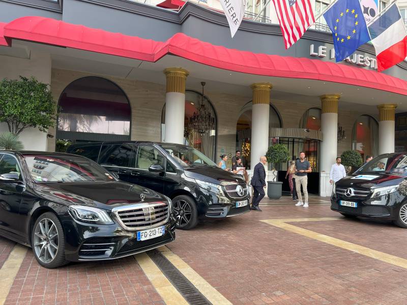 VTC voiture avec chauffeur de l'aéroport à l'hôtel Le Majestic à Cannes