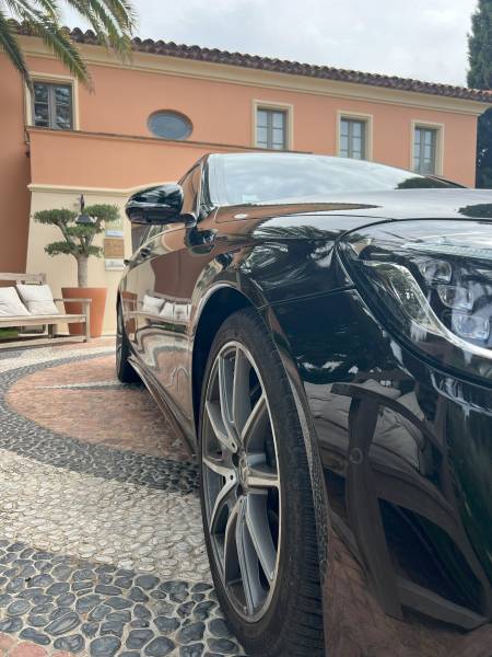 Service de transport en VTC pour un séminaire à Avignon