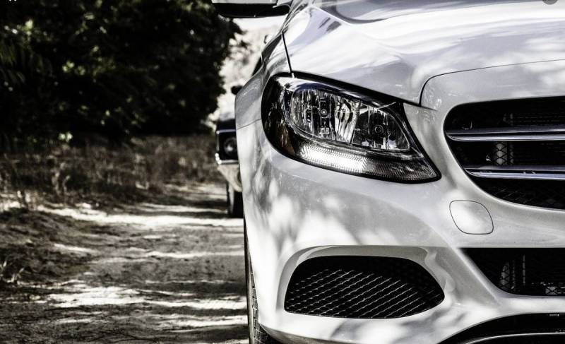 Réserver une location de VTC privé en voiture de luxe avec chauffeur à Saint Tropez dans le Var