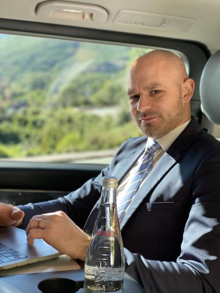 Chauffeur privé pour rendez-vous d'affaires et festivals Cannes