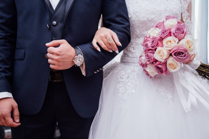 Location d'une voiture de prestige avec chauffeur pour un mariage à Aix en Provence